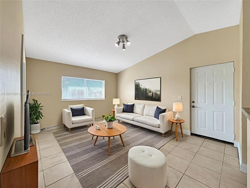 Active With Contract: $1,870 (2 beds, 1 baths, 850 Square Feet)