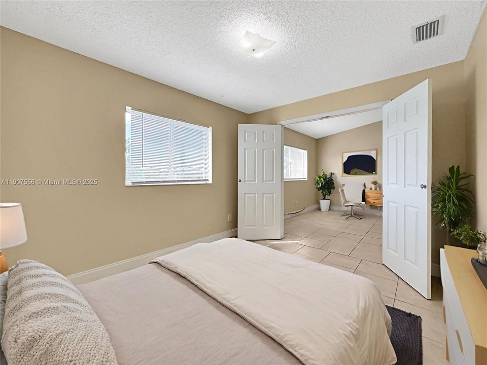 Active With Contract: $1,870 (2 beds, 1 baths, 850 Square Feet)