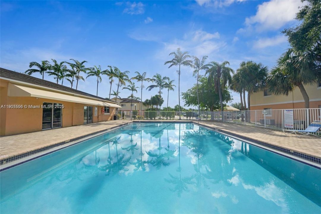 Active With Contract: $1,870 (2 beds, 1 baths, 850 Square Feet)