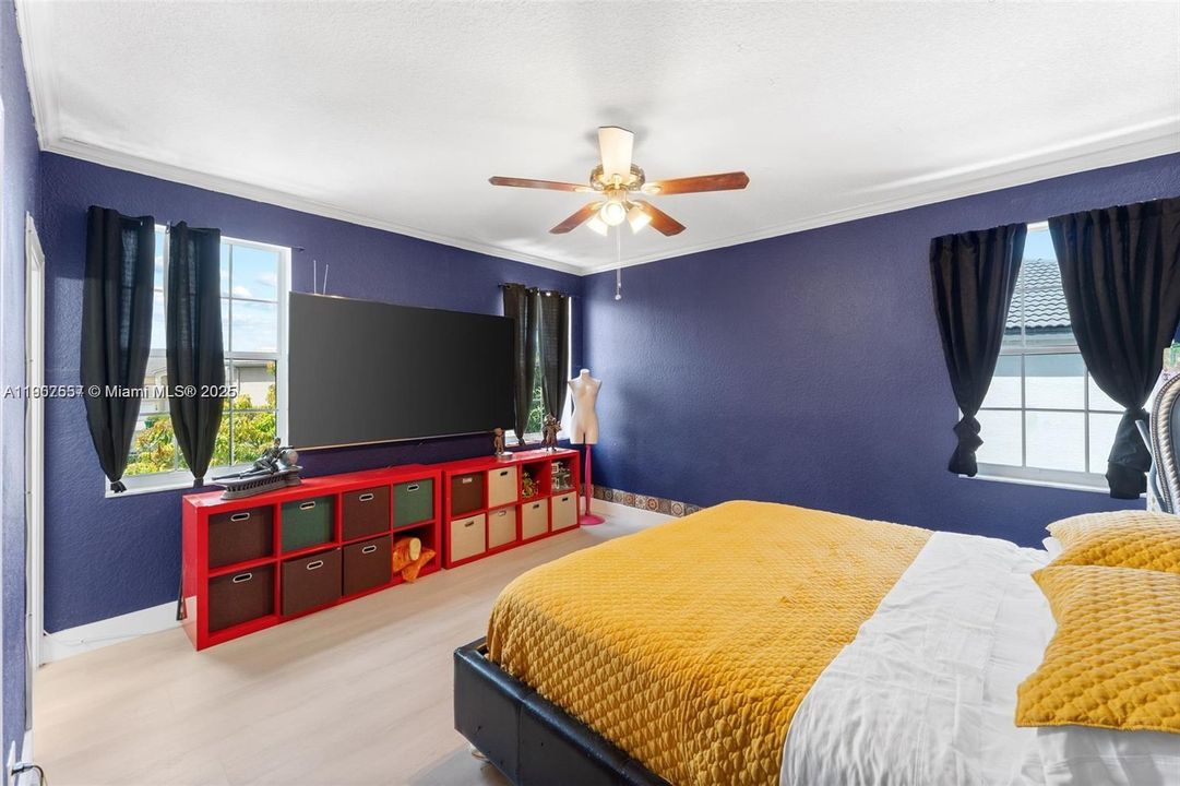 待售: $1,070,000 (6 贝兹, 4 浴室, 4432 平方英尺)