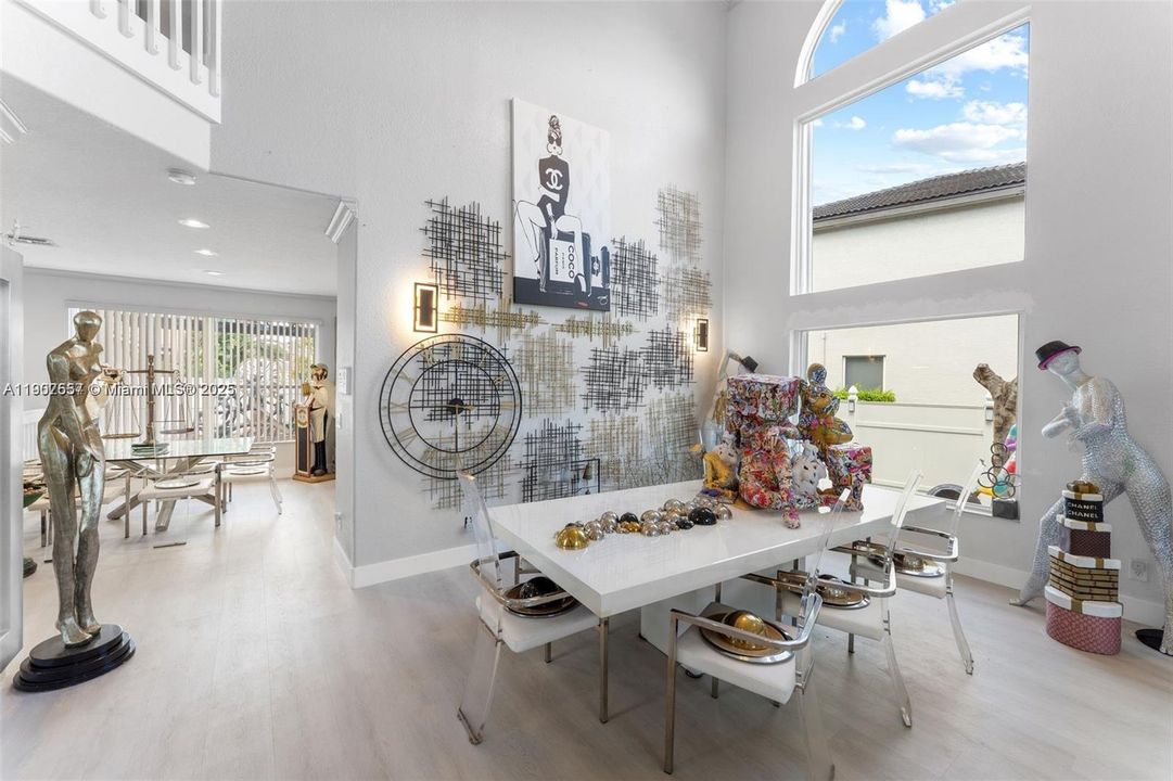 待售: $1,070,000 (6 贝兹, 4 浴室, 4432 平方英尺)