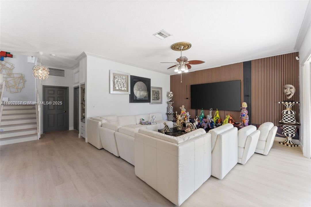 待售: $1,070,000 (6 贝兹, 4 浴室, 4432 平方英尺)