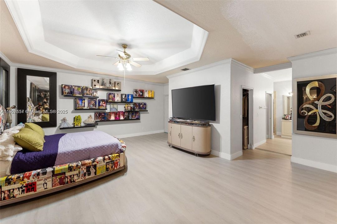 待售: $1,070,000 (6 贝兹, 4 浴室, 4432 平方英尺)