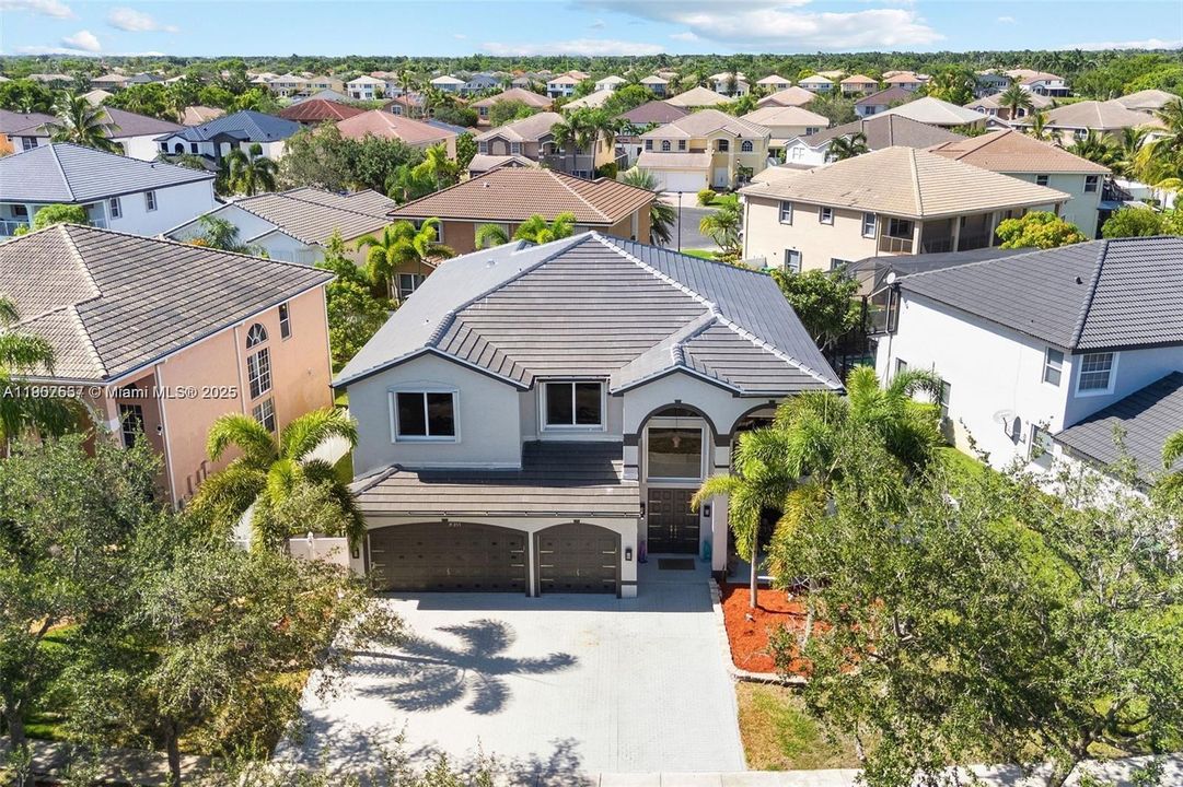 待售: $1,070,000 (6 贝兹, 4 浴室, 4432 平方英尺)