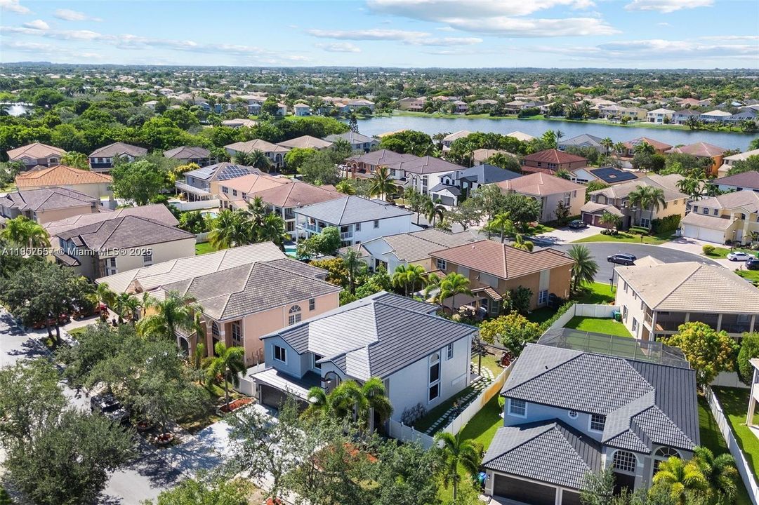 待售: $1,070,000 (6 贝兹, 4 浴室, 4432 平方英尺)