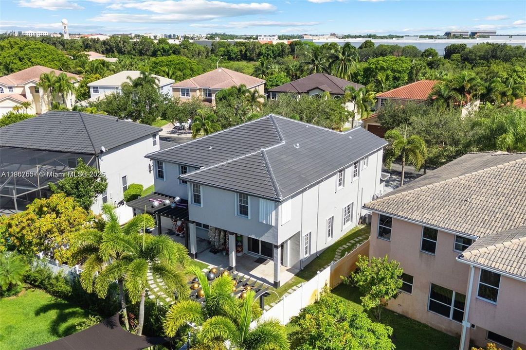 待售: $1,070,000 (6 贝兹, 4 浴室, 4432 平方英尺)