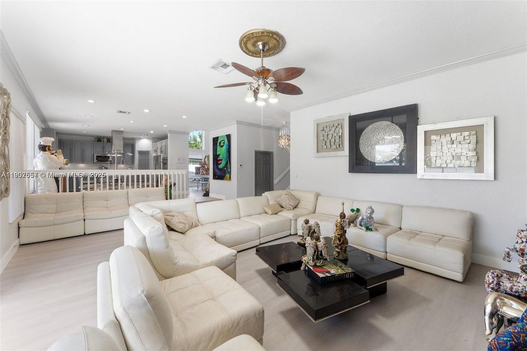 待售: $1,070,000 (6 贝兹, 4 浴室, 4432 平方英尺)