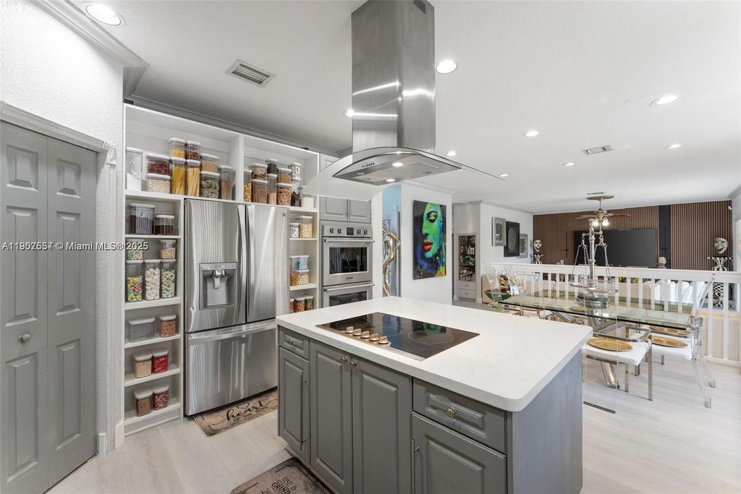 待售: $1,070,000 (6 贝兹, 4 浴室, 4432 平方英尺)