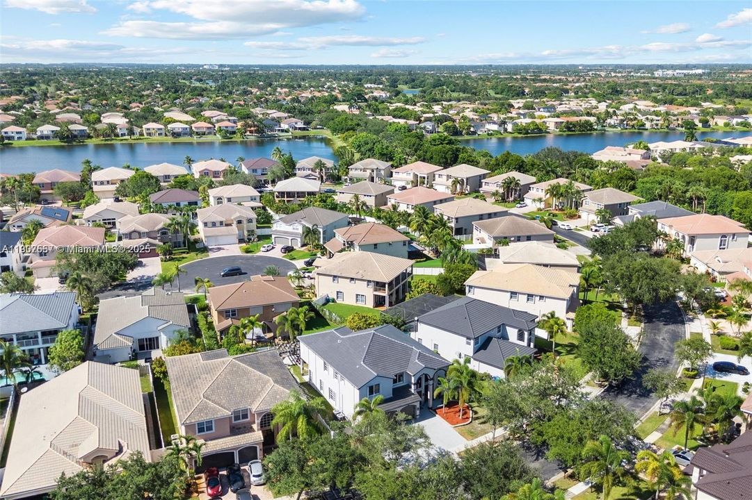 待售: $1,070,000 (6 贝兹, 4 浴室, 4432 平方英尺)