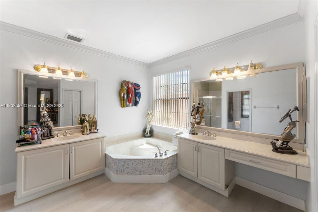 待售: $1,070,000 (6 贝兹, 4 浴室, 4432 平方英尺)