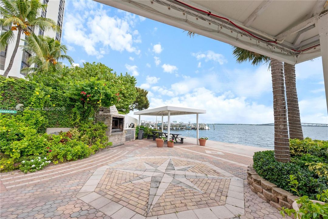 For Sale: $3,999,999 (5 beds, 5 baths, 5430 Square Feet)