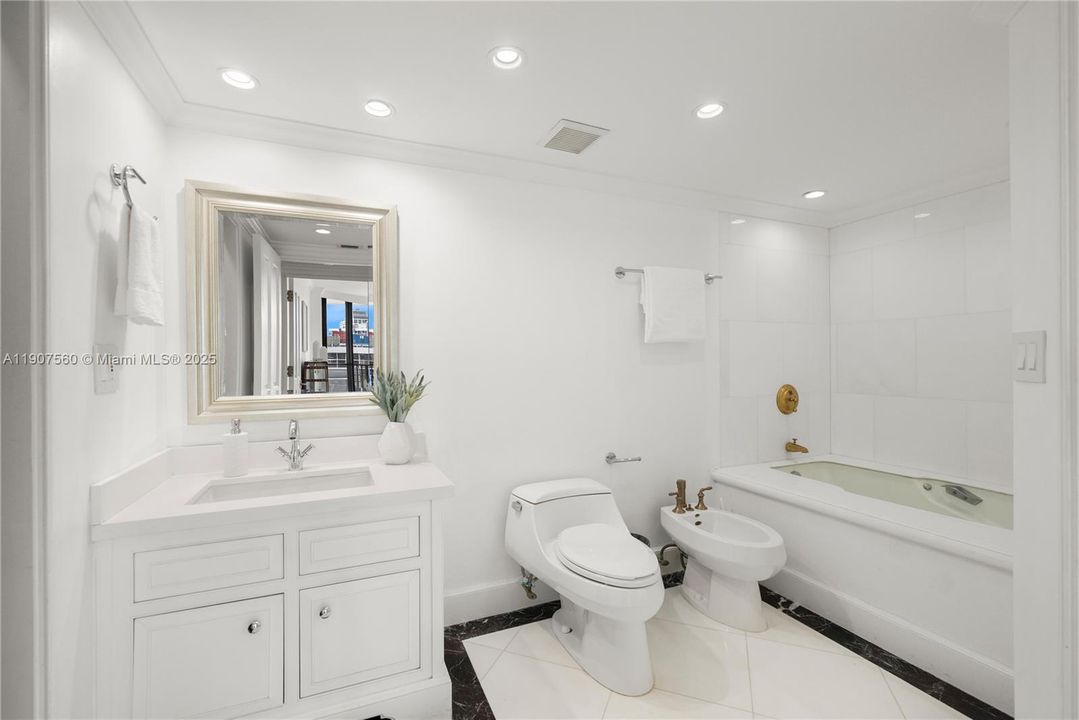 For Sale: $3,999,999 (5 beds, 5 baths, 5430 Square Feet)