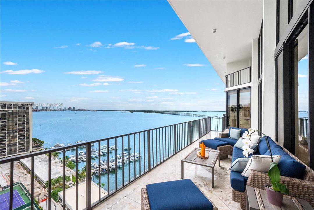 For Sale: $3,999,999 (5 beds, 5 baths, 5430 Square Feet)