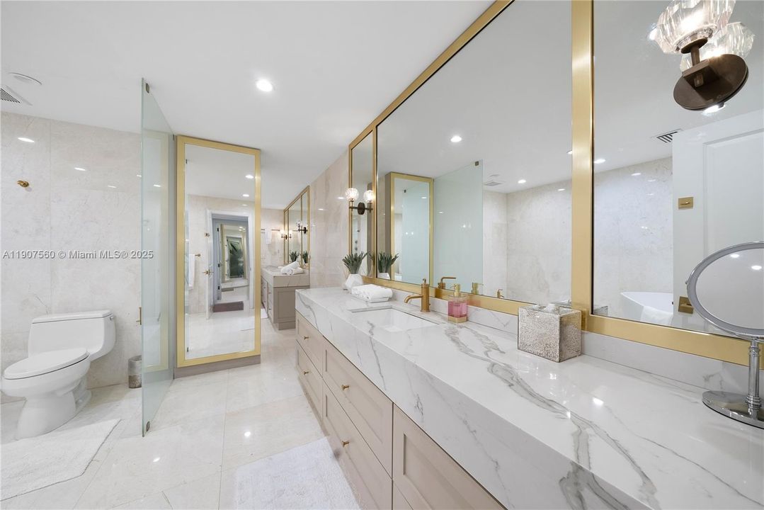 For Sale: $3,999,999 (5 beds, 5 baths, 5430 Square Feet)