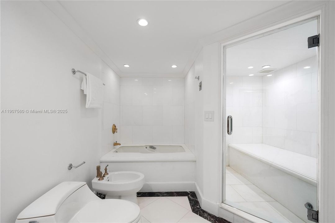 For Sale: $3,999,999 (5 beds, 5 baths, 5430 Square Feet)