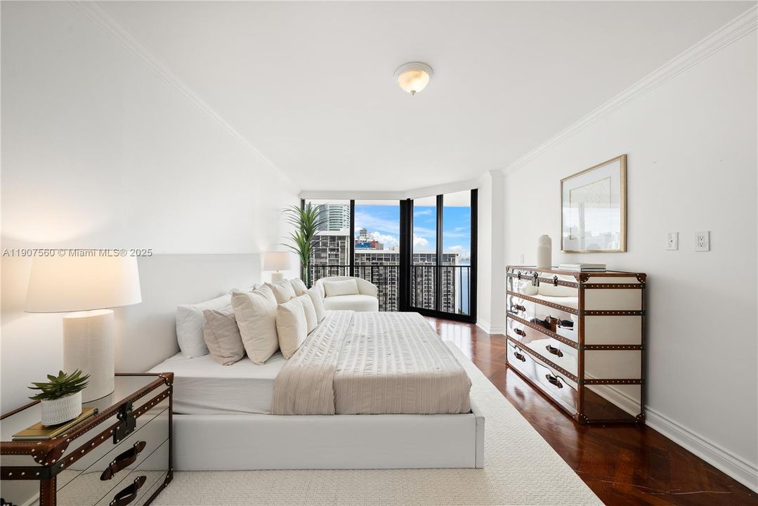 For Sale: $3,999,999 (5 beds, 5 baths, 5430 Square Feet)