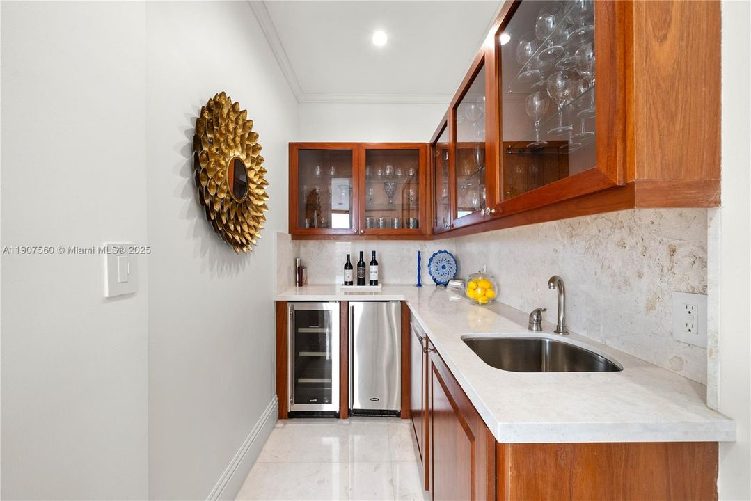 For Sale: $3,999,999 (5 beds, 5 baths, 5430 Square Feet)