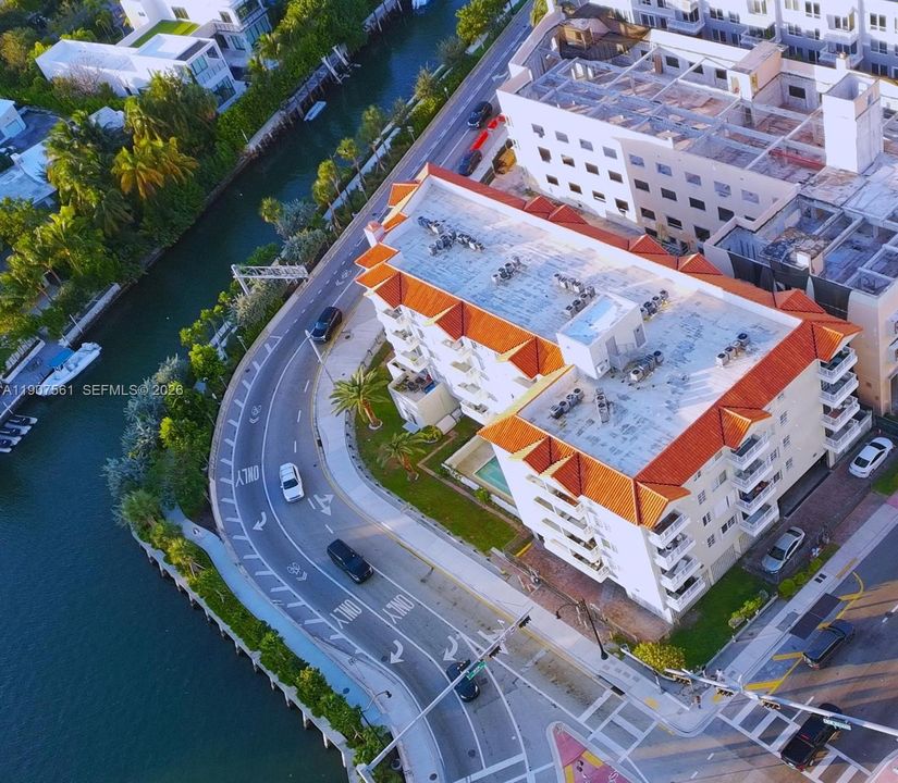 For Sale: $409,000 (2 beds, 2 baths, 870 Square Feet)