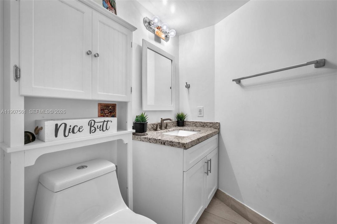 For Sale: $409,000 (2 beds, 2 baths, 870 Square Feet)