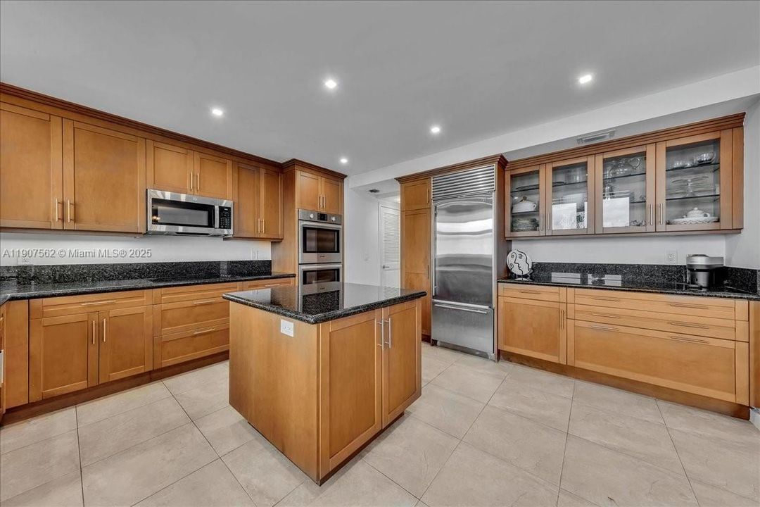 Active With Contract: $2,495,000 (2 beds, 2 baths, 1983 Square Feet)