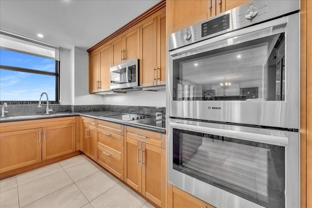 Active With Contract: $2,495,000 (2 beds, 2 baths, 1983 Square Feet)