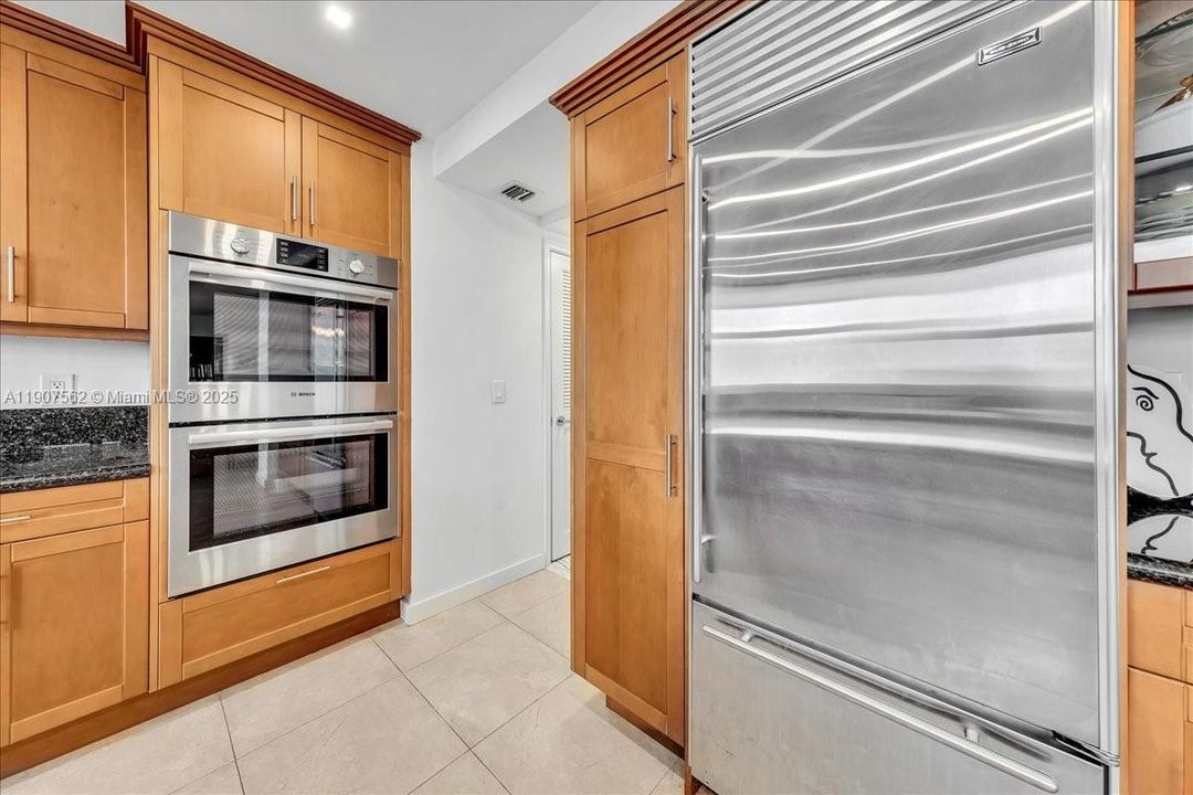 Active With Contract: $2,495,000 (2 beds, 2 baths, 1983 Square Feet)