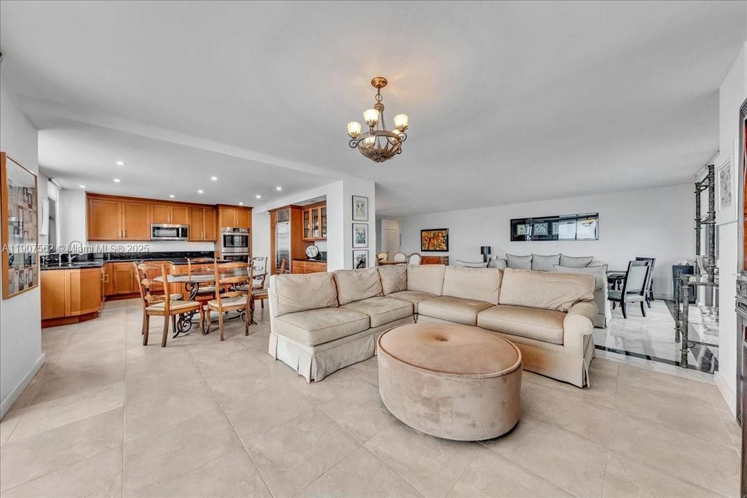 Active With Contract: $2,495,000 (2 beds, 2 baths, 1983 Square Feet)