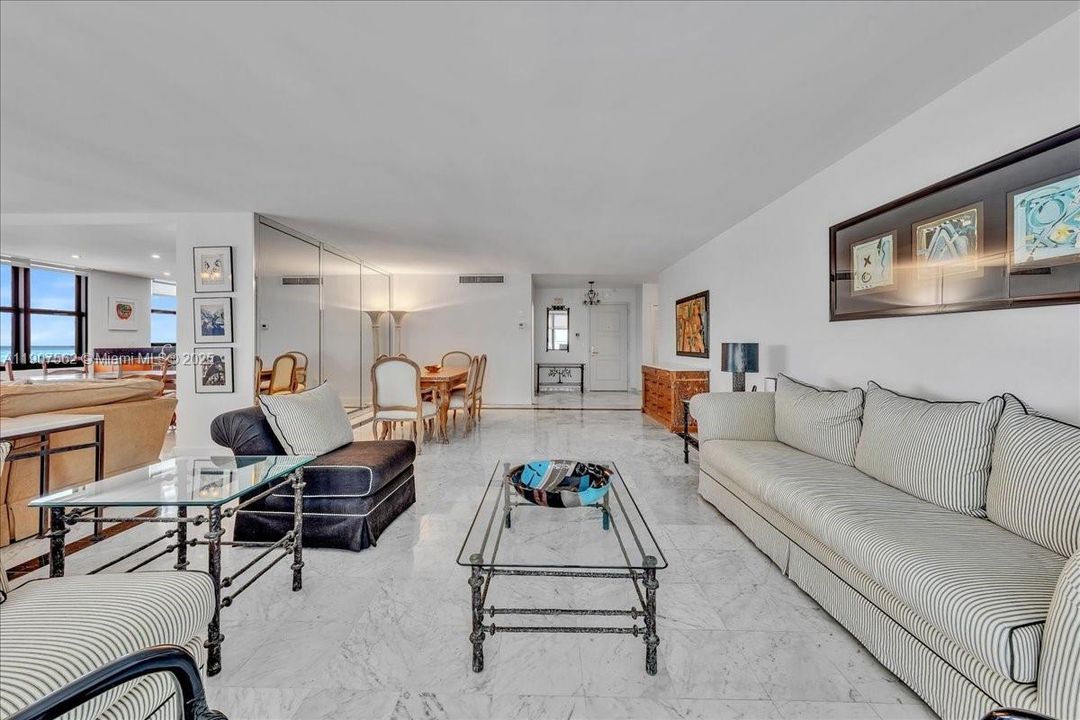 Active With Contract: $2,495,000 (2 beds, 2 baths, 1983 Square Feet)