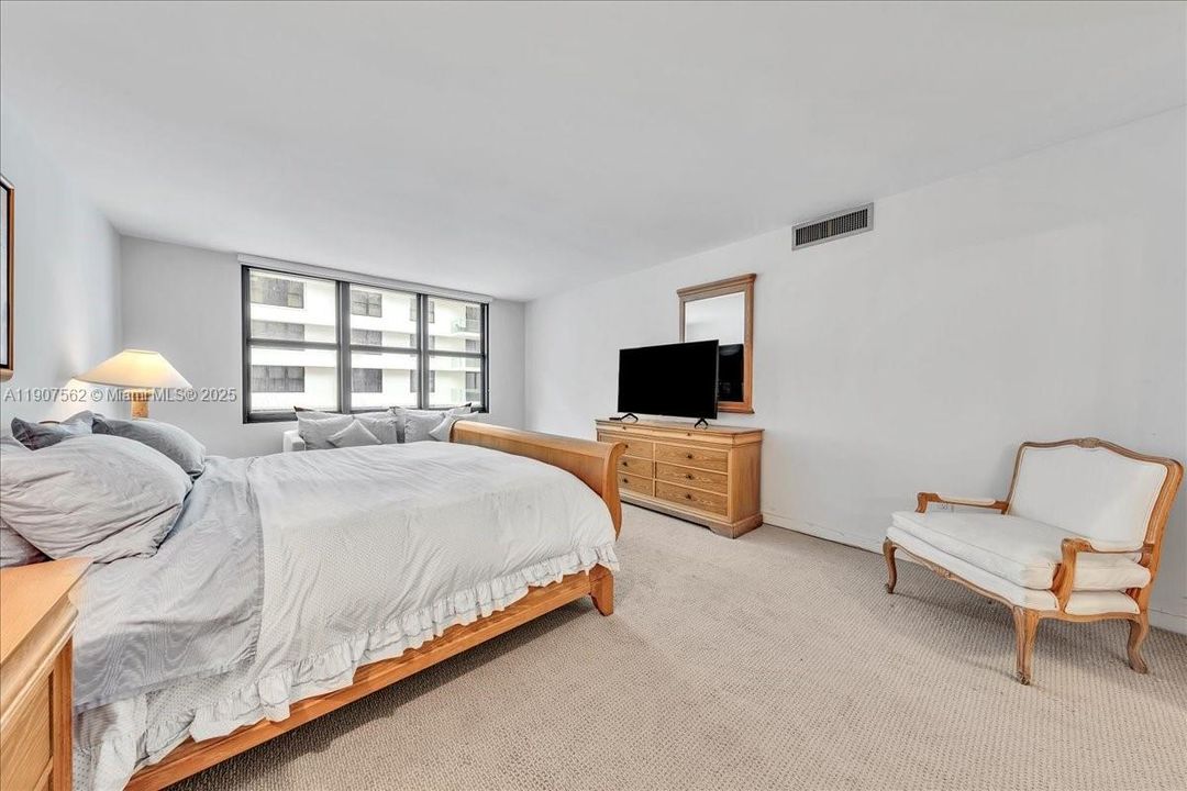 Active With Contract: $2,495,000 (2 beds, 2 baths, 1983 Square Feet)