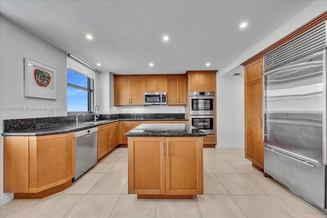 Active With Contract: $2,495,000 (2 beds, 2 baths, 1983 Square Feet)