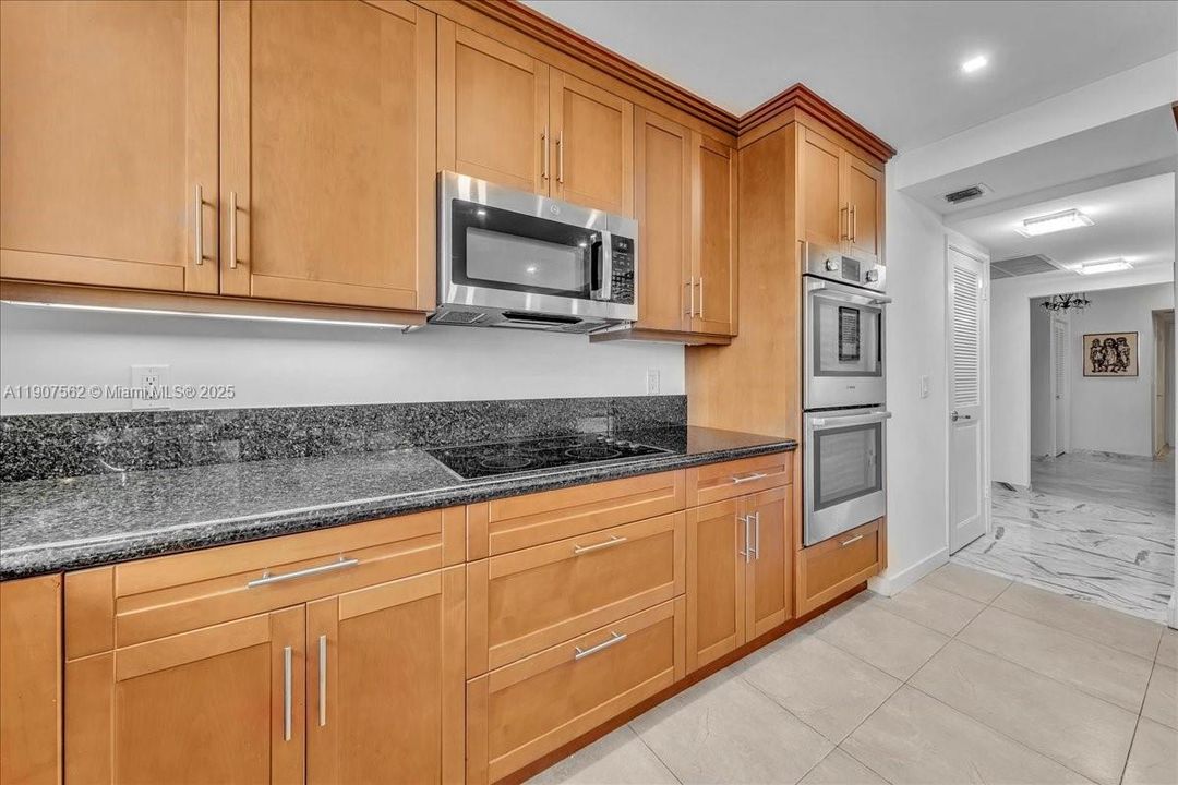 Active With Contract: $2,495,000 (2 beds, 2 baths, 1983 Square Feet)