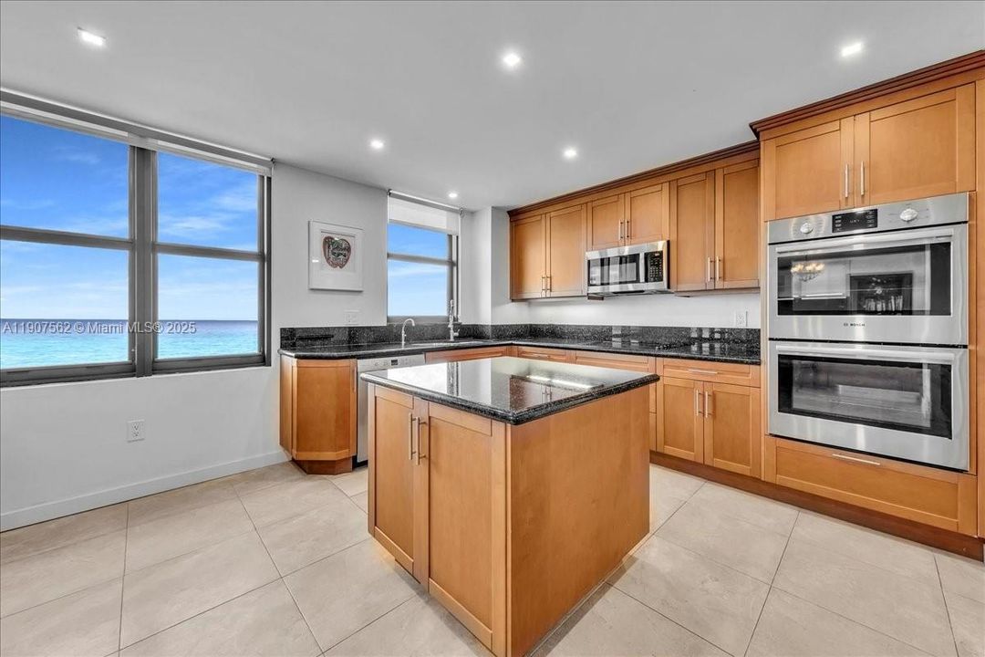 Active With Contract: $2,495,000 (2 beds, 2 baths, 1983 Square Feet)