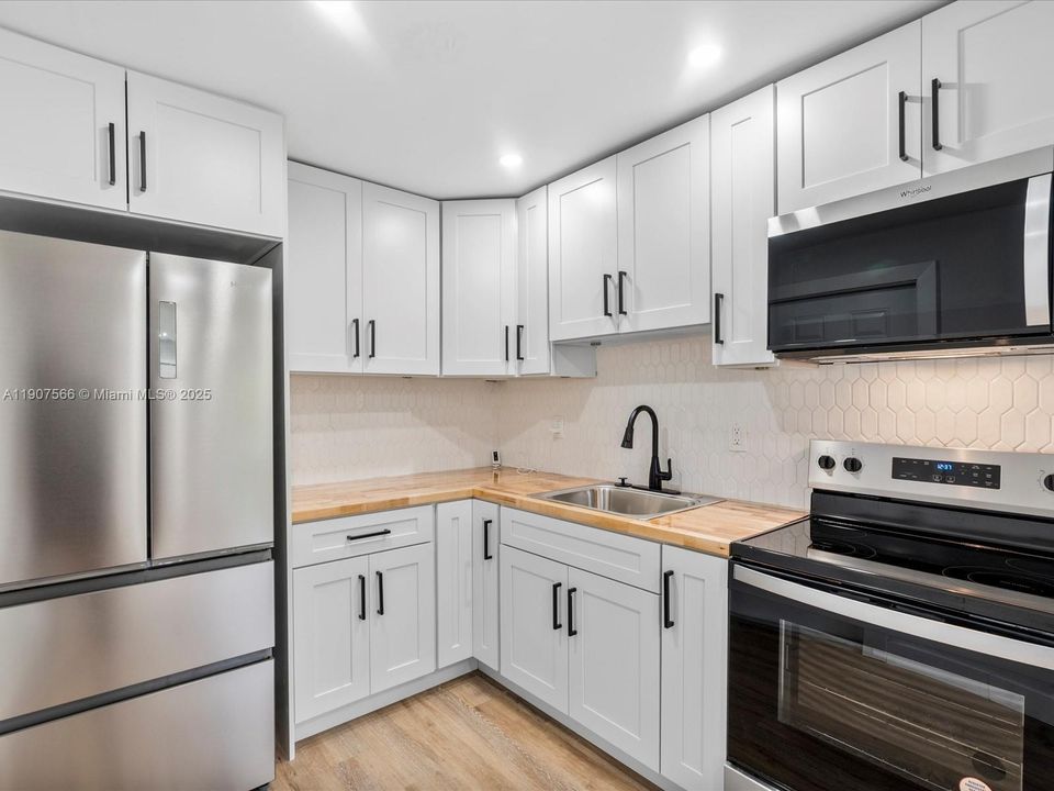 Active With Contract: $279,000 (2 beds, 1 baths, 0 Square Feet)