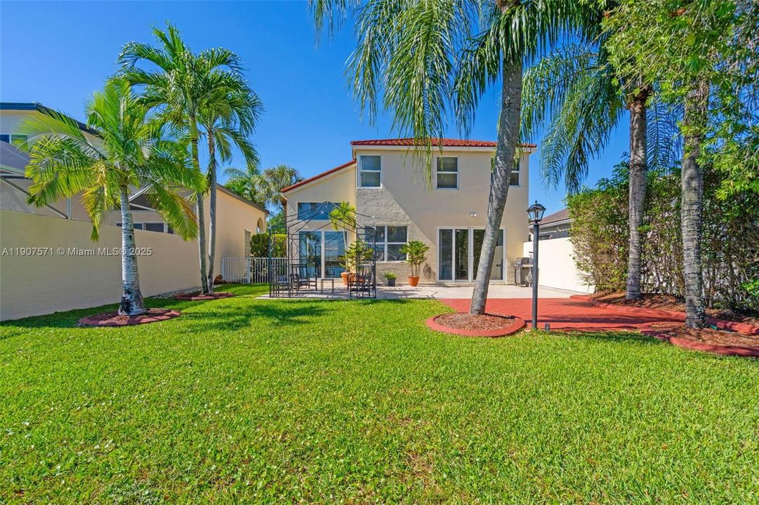 合同活跃: $675,000 (3 贝兹, 2 浴室, 1835 平方英尺)