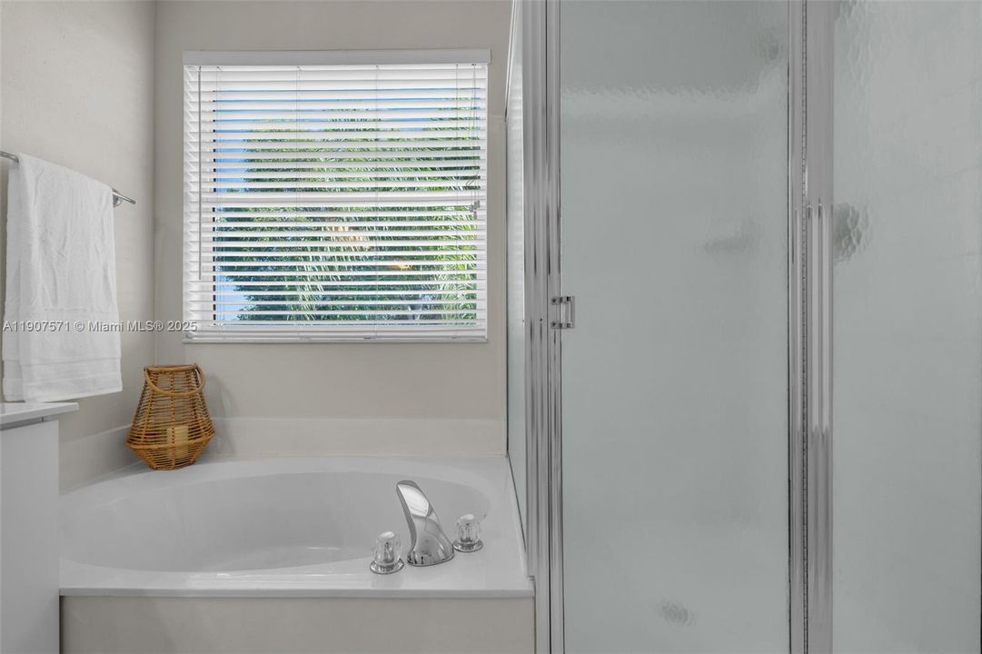 合同活跃: $675,000 (3 贝兹, 2 浴室, 1835 平方英尺)