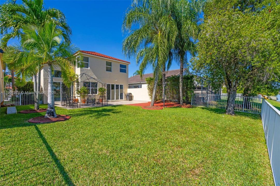 合同活跃: $675,000 (3 贝兹, 2 浴室, 1835 平方英尺)