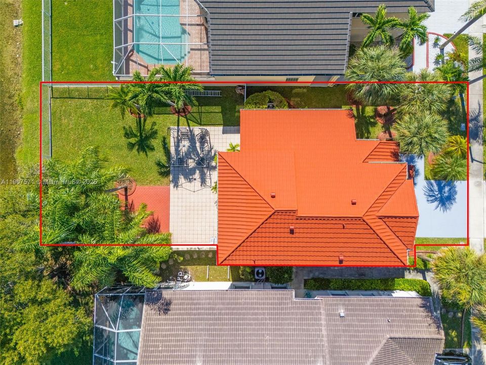 合同活跃: $675,000 (3 贝兹, 2 浴室, 1835 平方英尺)