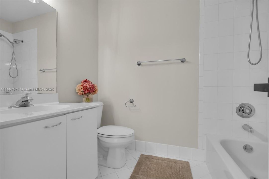 合同活跃: $675,000 (3 贝兹, 2 浴室, 1835 平方英尺)