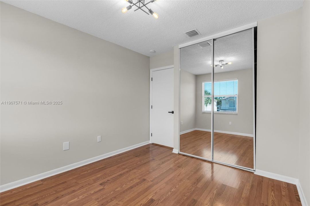 合同活跃: $675,000 (3 贝兹, 2 浴室, 1835 平方英尺)