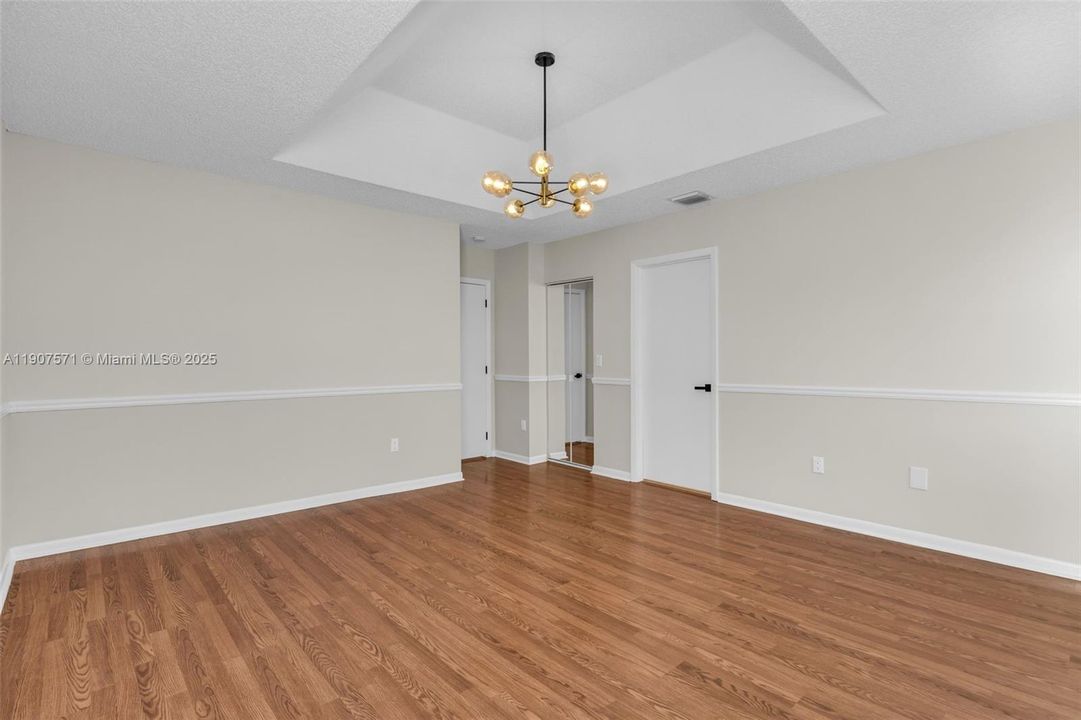 合同活跃: $675,000 (3 贝兹, 2 浴室, 1835 平方英尺)