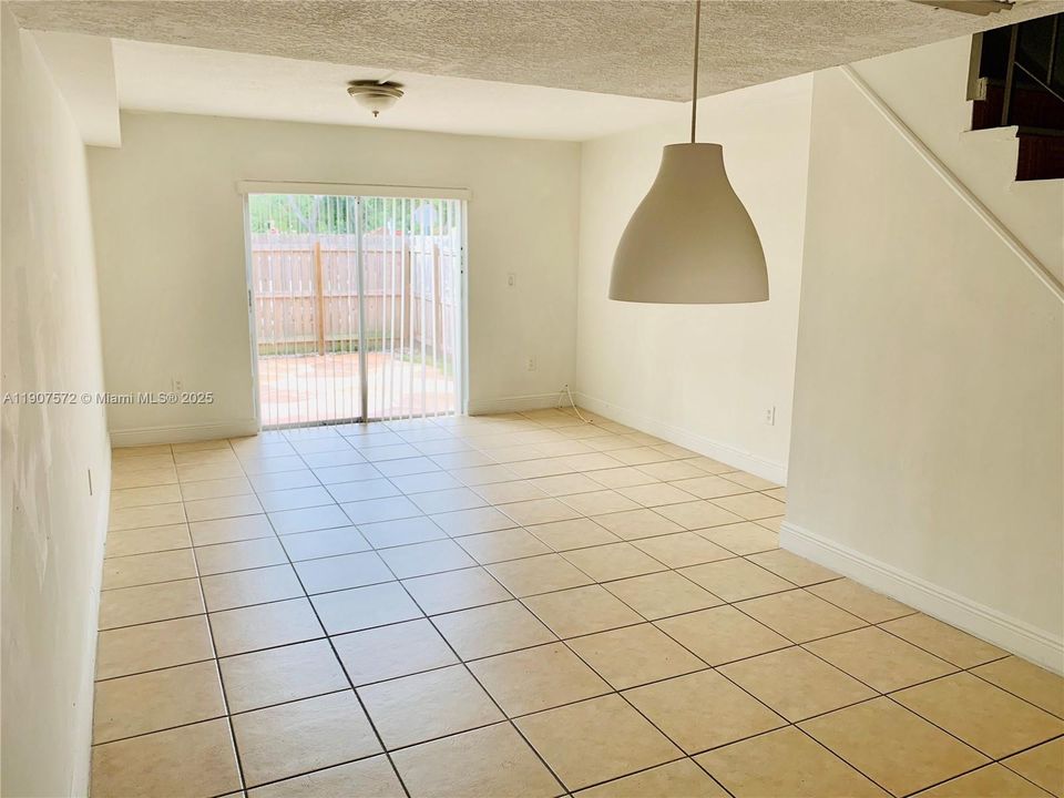 For Rent: $2,100 (2 beds, 1 baths, 1097 Square Feet)