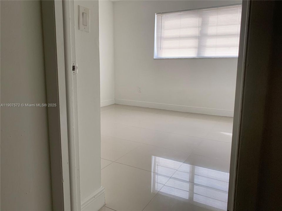 For Rent: $2,100 (2 beds, 1 baths, 1097 Square Feet)