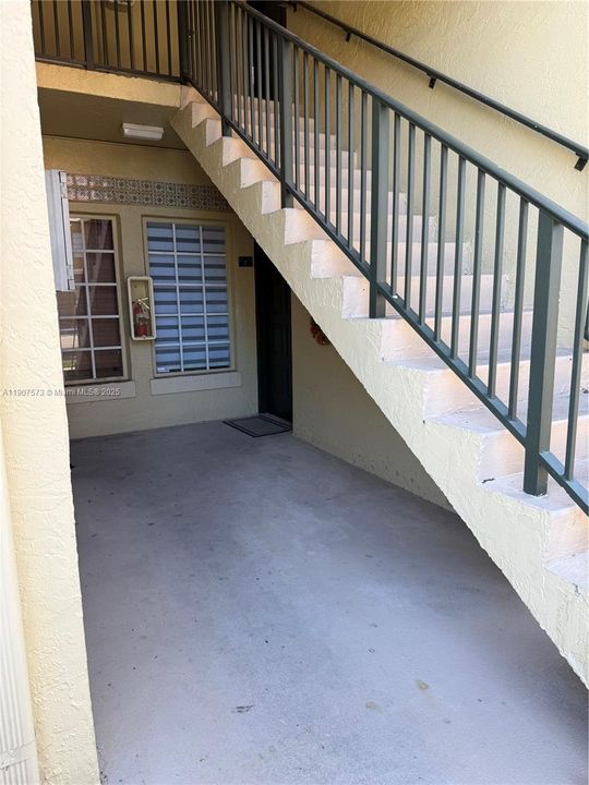 Под контрактом: $1,900 (1 спален, 1 ванн, 715 Квадратных фут)