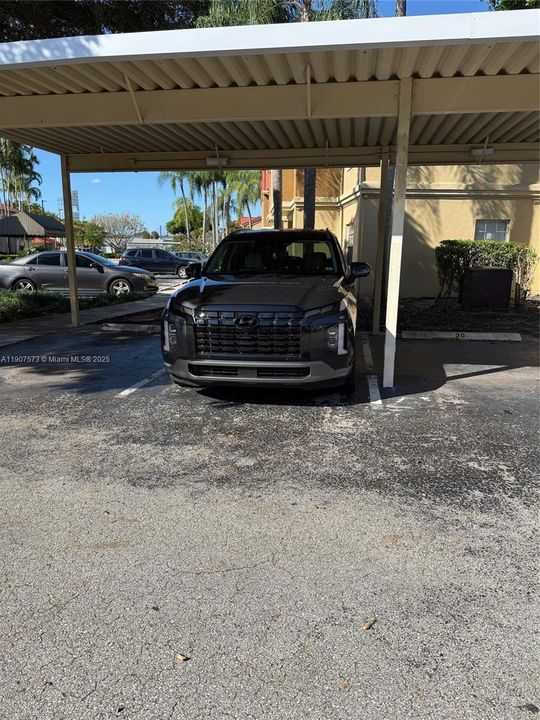 Под контрактом: $1,900 (1 спален, 1 ванн, 715 Квадратных фут)