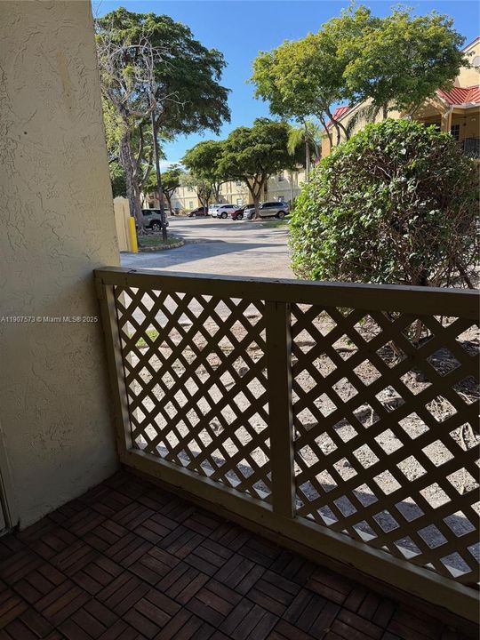 Под контрактом: $1,900 (1 спален, 1 ванн, 715 Квадратных фут)