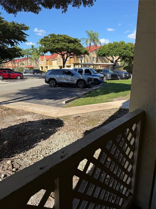 Под контрактом: $1,900 (1 спален, 1 ванн, 715 Квадратных фут)