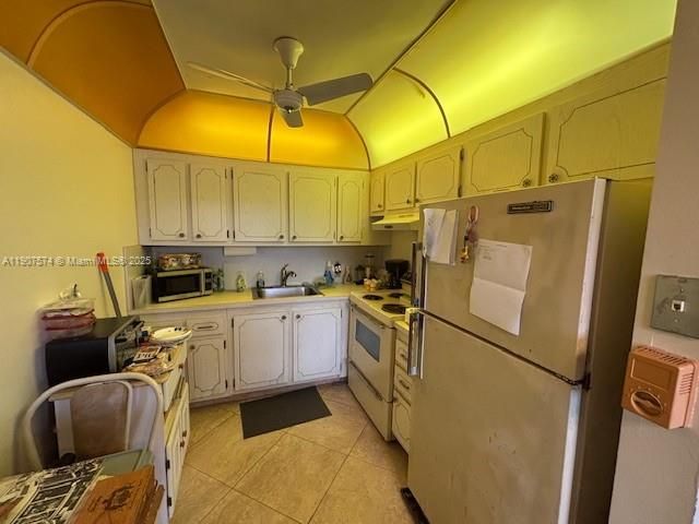 合同活跃: $75,000 (2 贝兹, 1 浴室, 840 平方英尺)