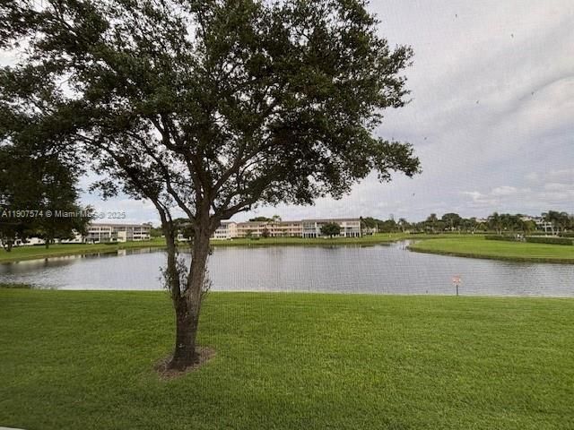 合同活跃: $75,000 (2 贝兹, 1 浴室, 840 平方英尺)