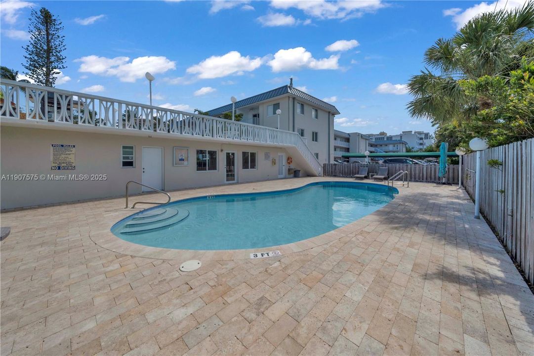 待售: $499,000 (1 贝兹, 1 浴室, 690 平方英尺)