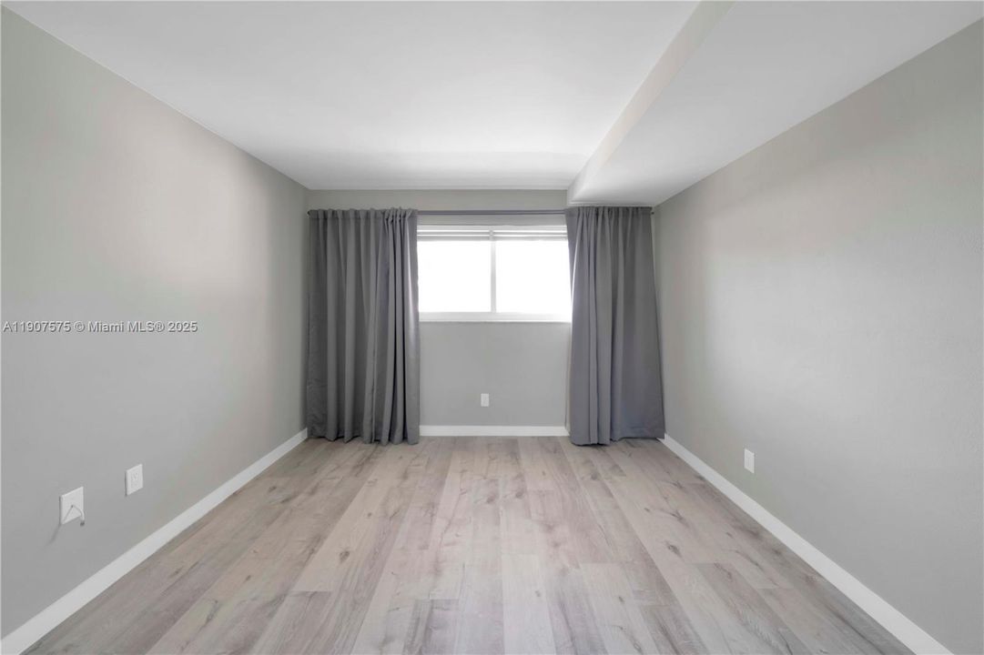 待售: $499,000 (1 贝兹, 1 浴室, 690 平方英尺)